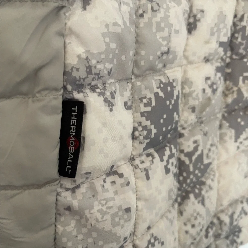 The North Face ThermoBall Jacket Girls‎ M 12 Gray Digital Camo Snowflake Puffer